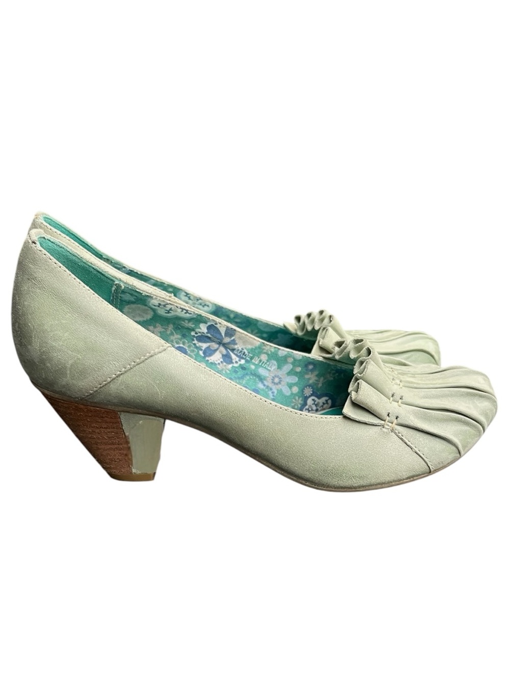 MJUS Light Sage Green Vintage Inspired Leather Pleated Toe Stack Heel (37)